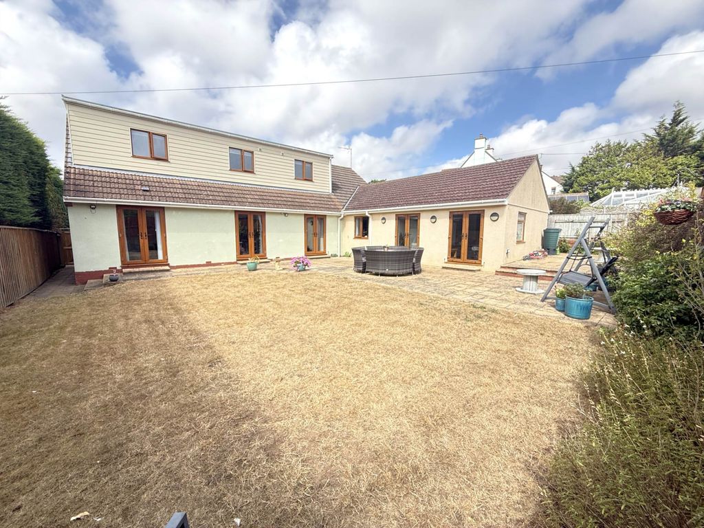 Property photo 3 of 22