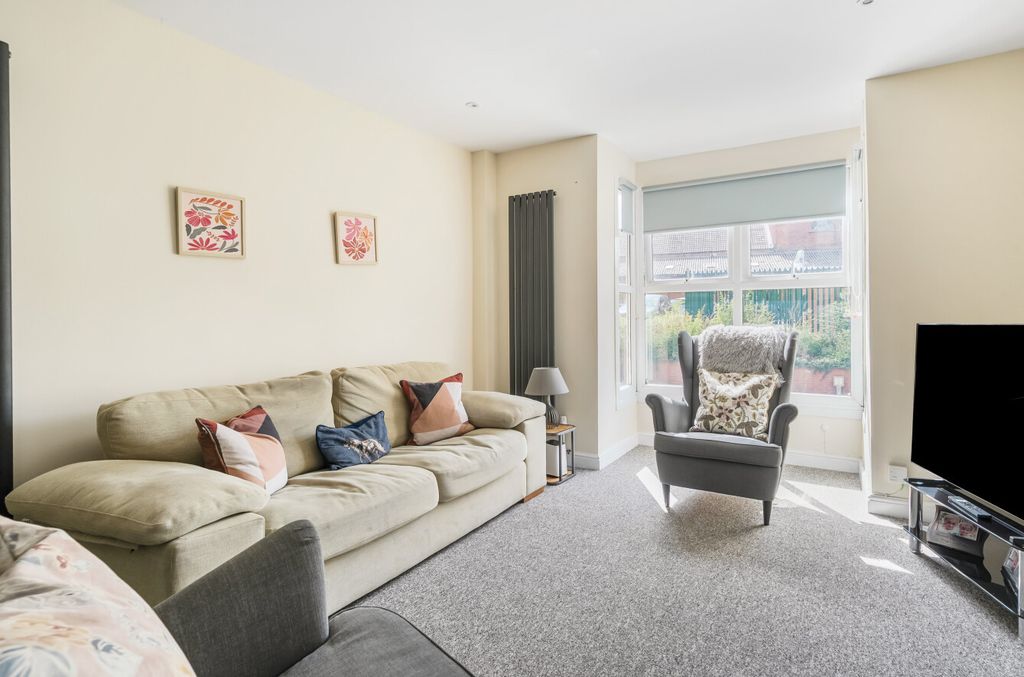 Property photo 3 of 25 1315448-22-685Aea...