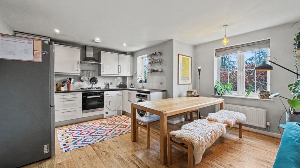 Property photo 3 of 12 4875583