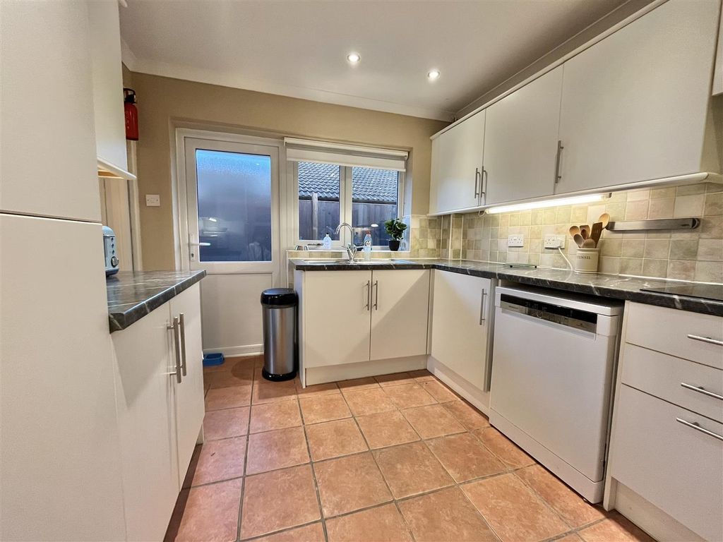 Property photo 3 of 21 Kitchen