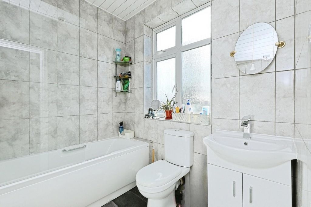 Property photo 3 of 20 Bathroom