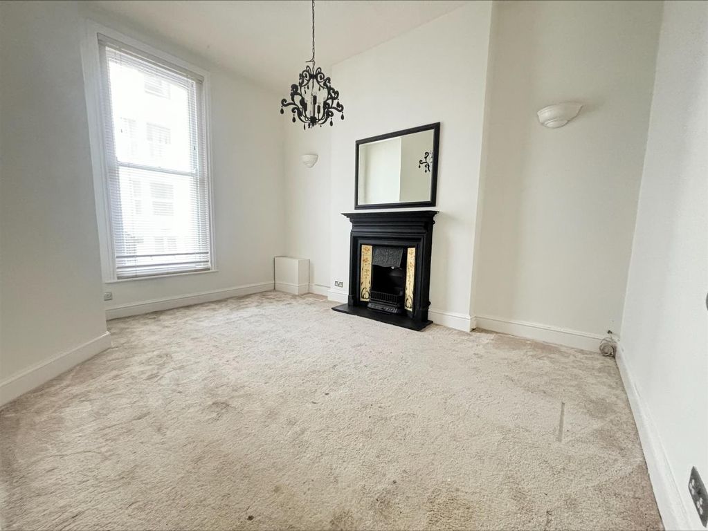 Property photo 3 of 9 Lounge