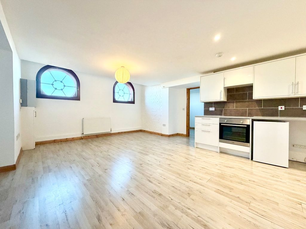 Property photo 2 of 9 Picture No. 18