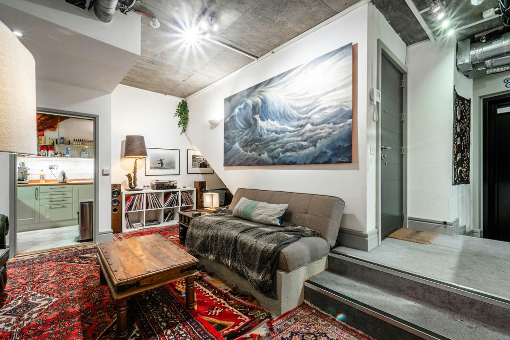 Property photo 2 of 20 Dock St 15 Low Res 7.Jpg