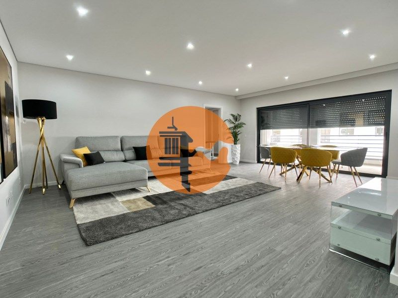 Property photo 2 of 28