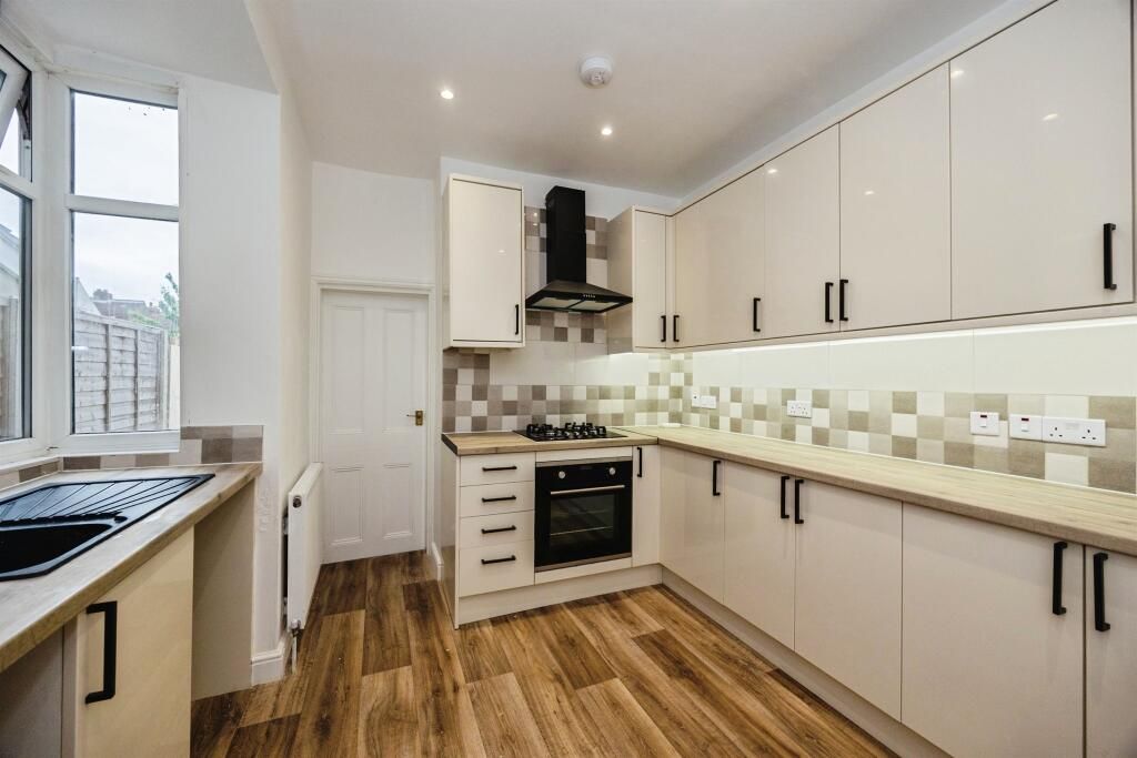 Property photo 1 of 16 Image