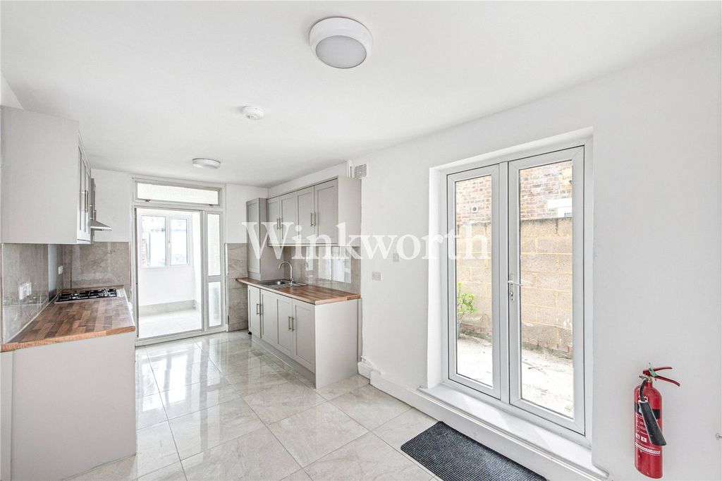 Property photo 2 of 15 Picture No. 23