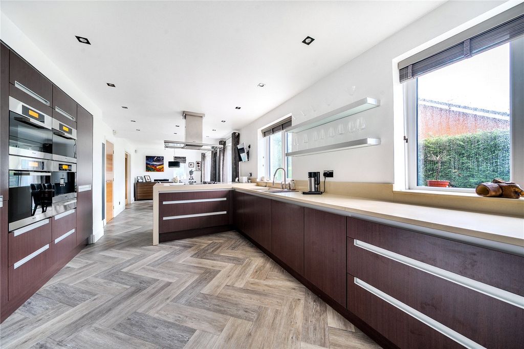 Property photo 3 of 23 Picture No. 18