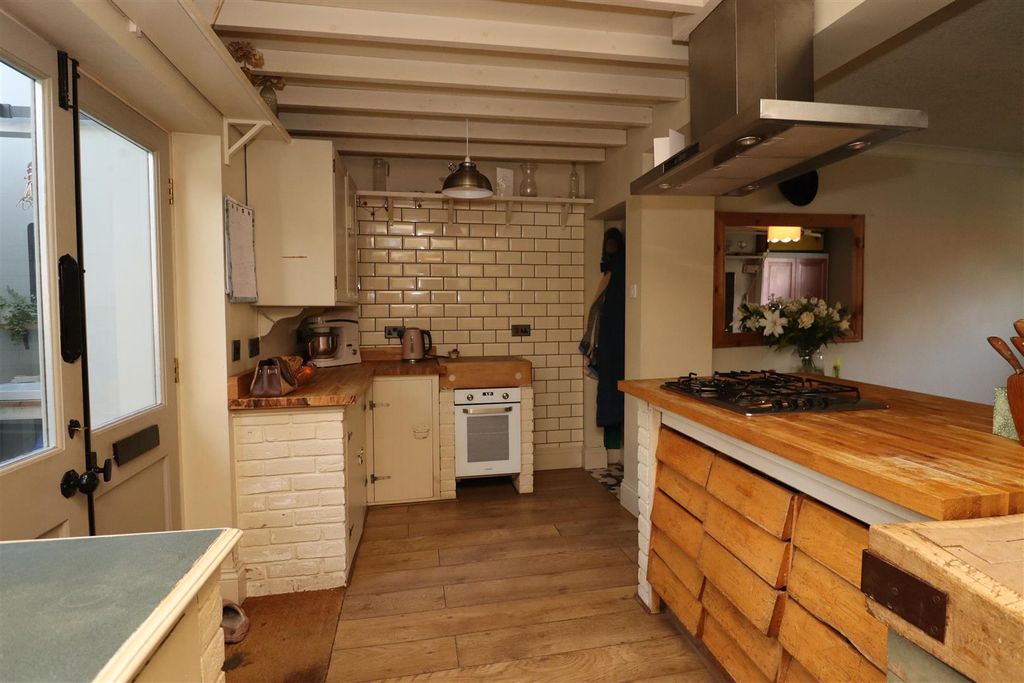 Property photo 3 of 12 1000031388.Jpg