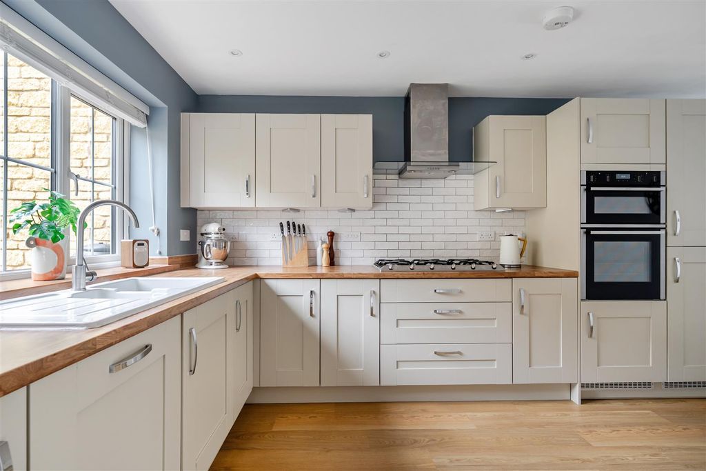 Property photo 3 of 17 1522137-11-6Aad0c50Ea8Ff.Jpg