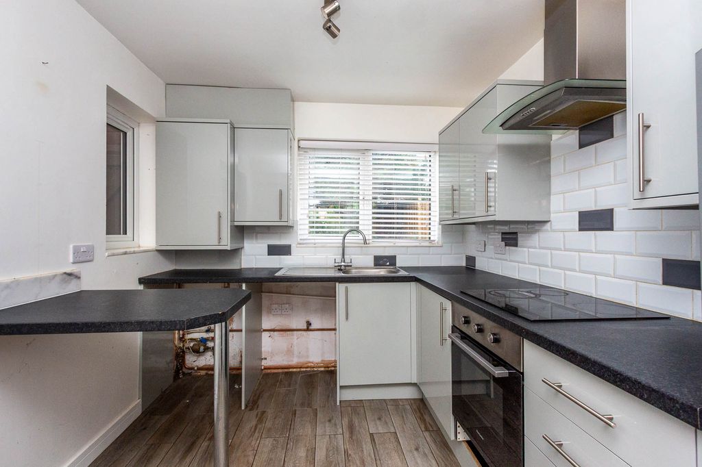 Property photo 3 of 7 Kitchen