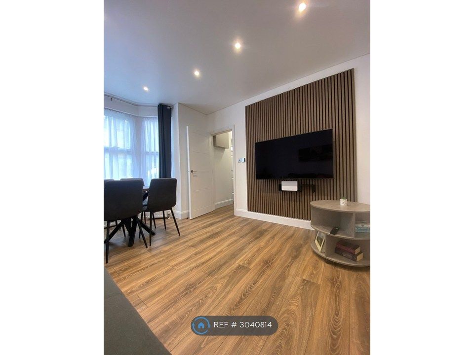 Property photo 1 of 12 Living Room