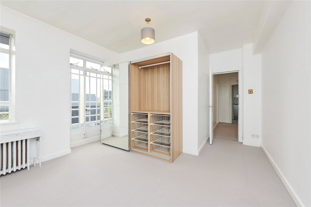 Property photo 2 of 18 Picture No. 24