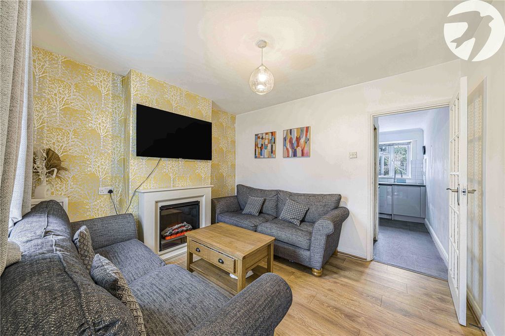 Property photo 2 of 17 Lounge