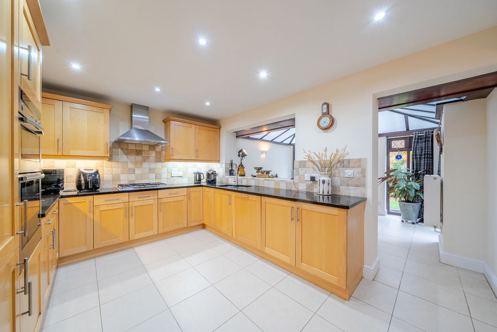 Property photo 3 of 22 1372612-22-6901F8...