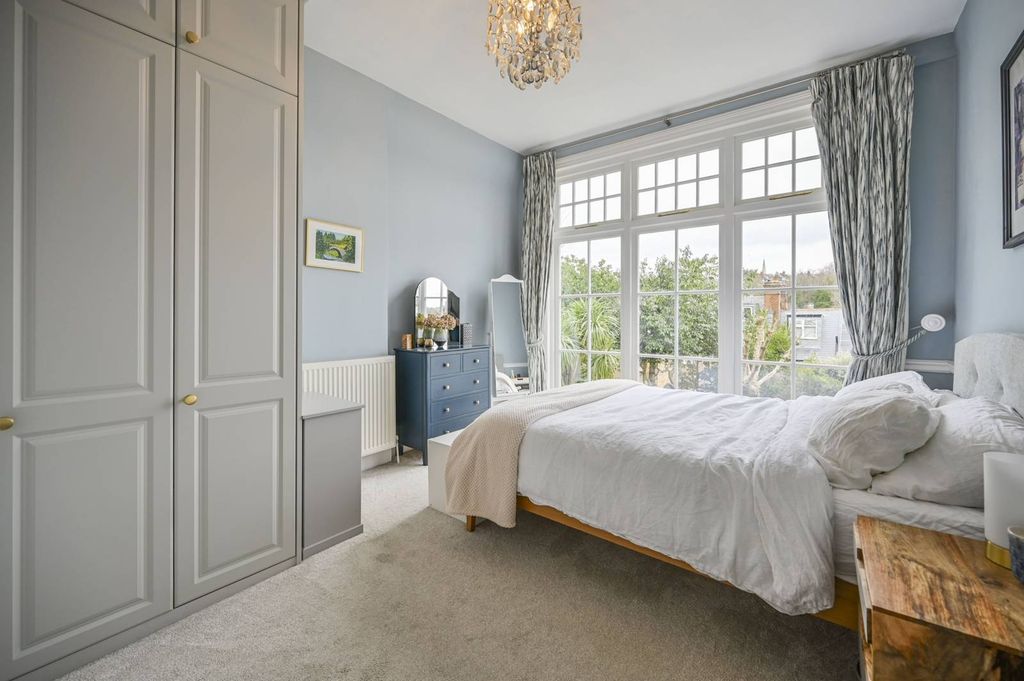 Property photo 3 of 12