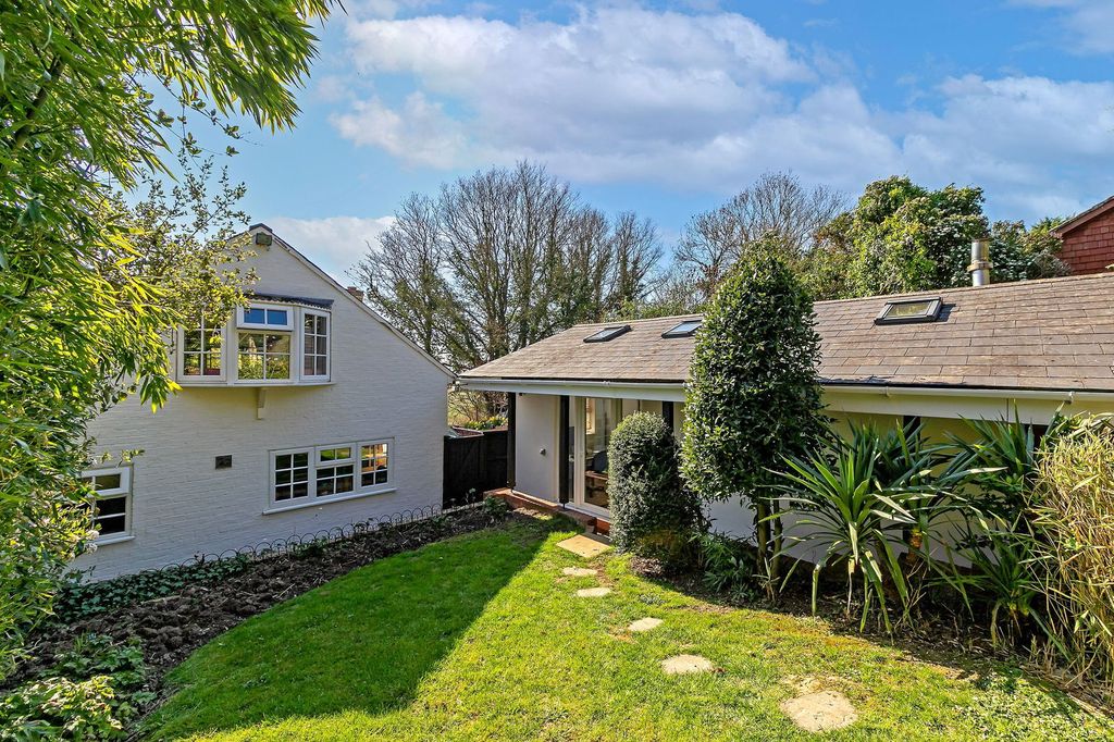 Property photo 2 of 40