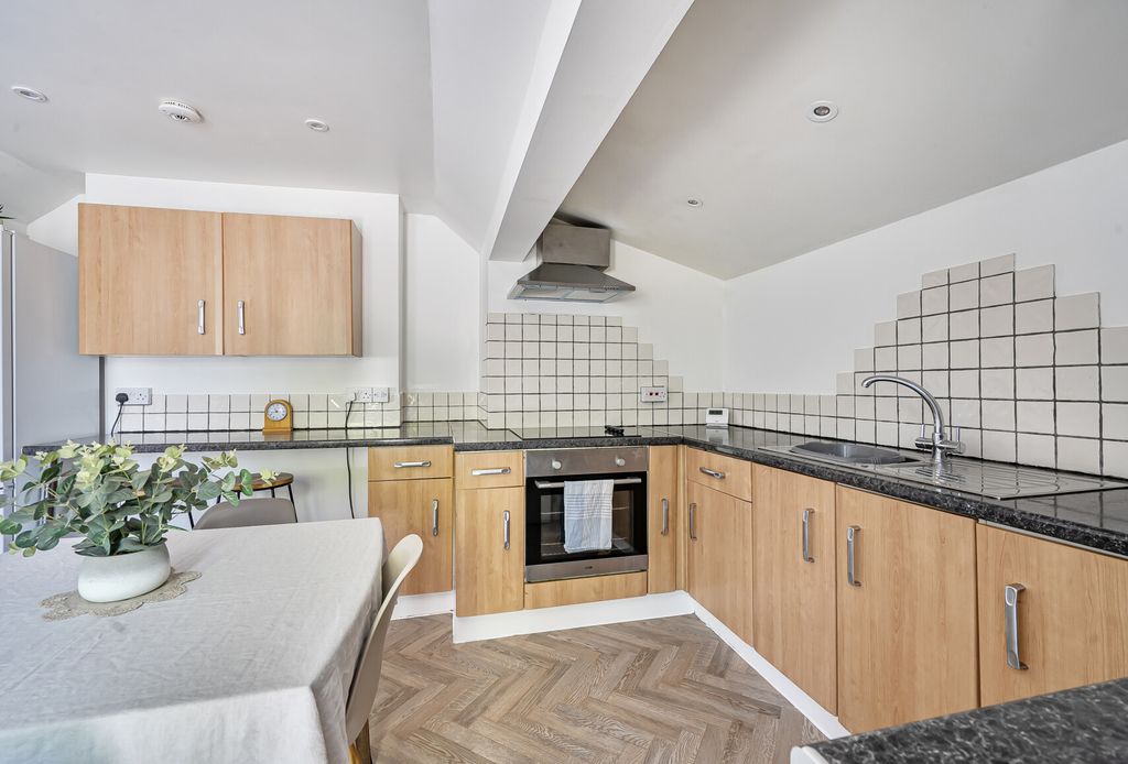 Property photo 3 of 18 Picture 3