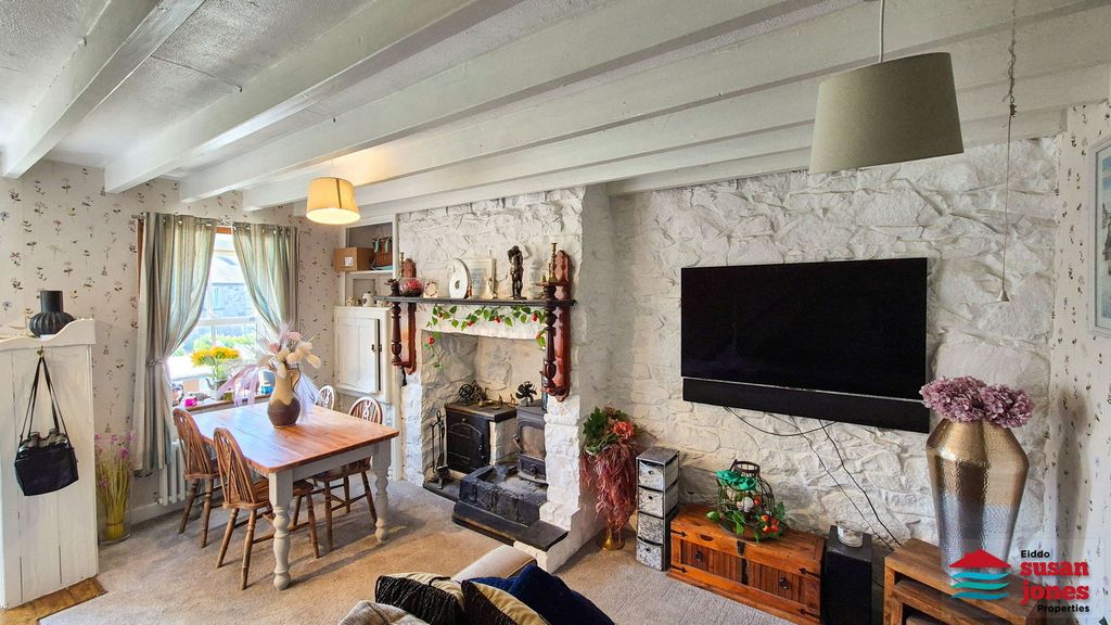 Property photo 3 of 23