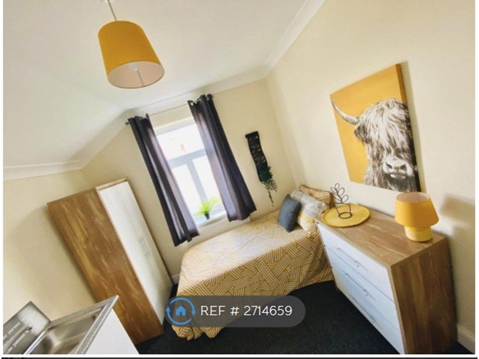 Property photo 1 of 2 Ensuite Room