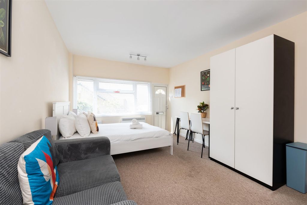 Property photo 2 of 13 2 St James’S Street, Bath BA1 2Pt-3.Jpg