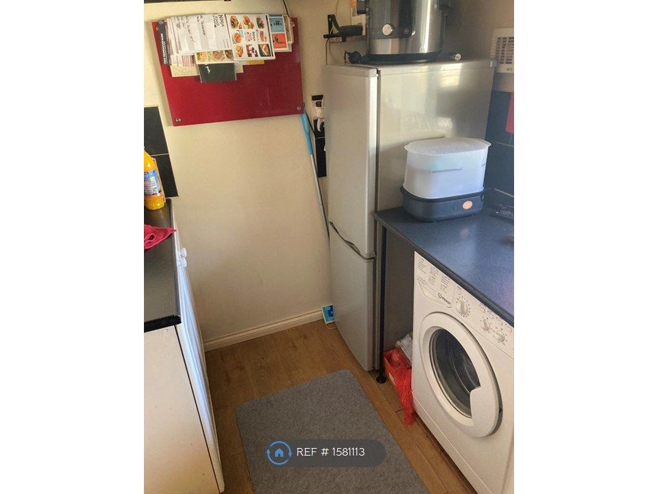 Property photo 3 of 11 Kitchen