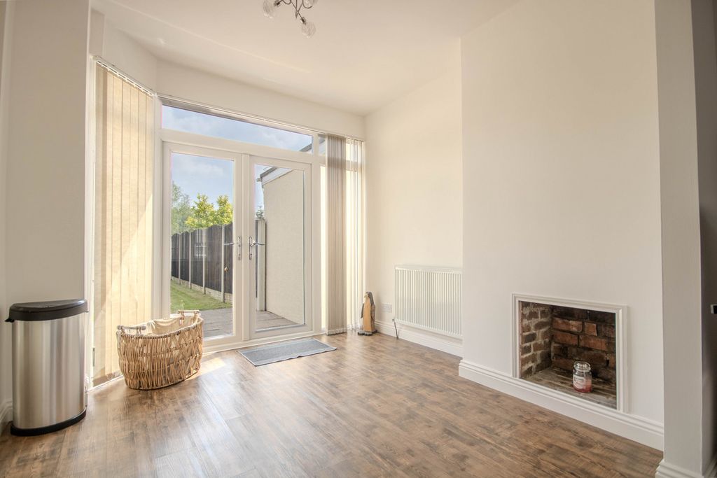 Property photo 2 of 28