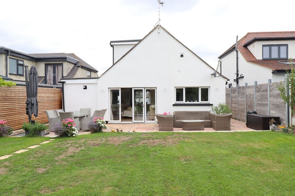 Property photo 2 of 32