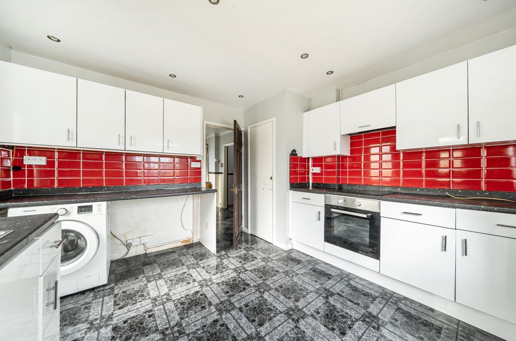 Property photo 3 of 12 15083669