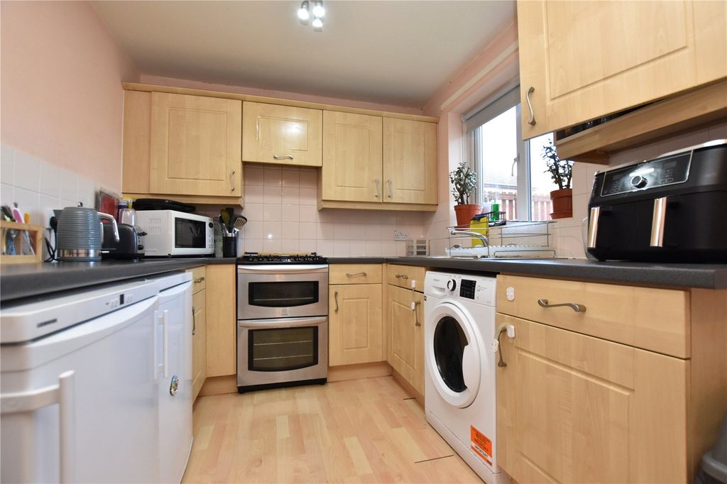 Property photo 2 of 16 Picture No. 11