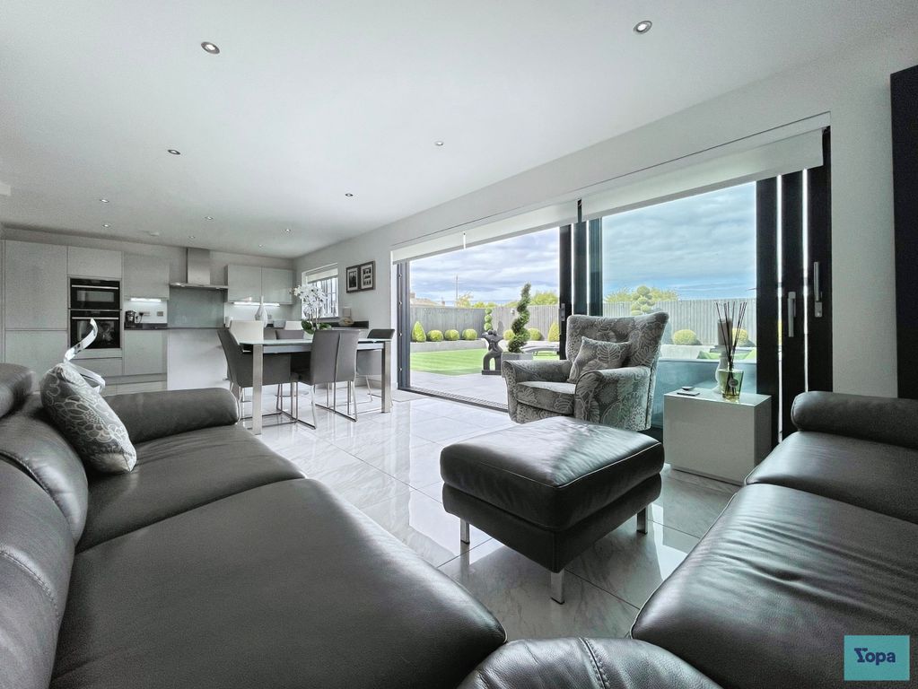 Property photo 2 of 44 4