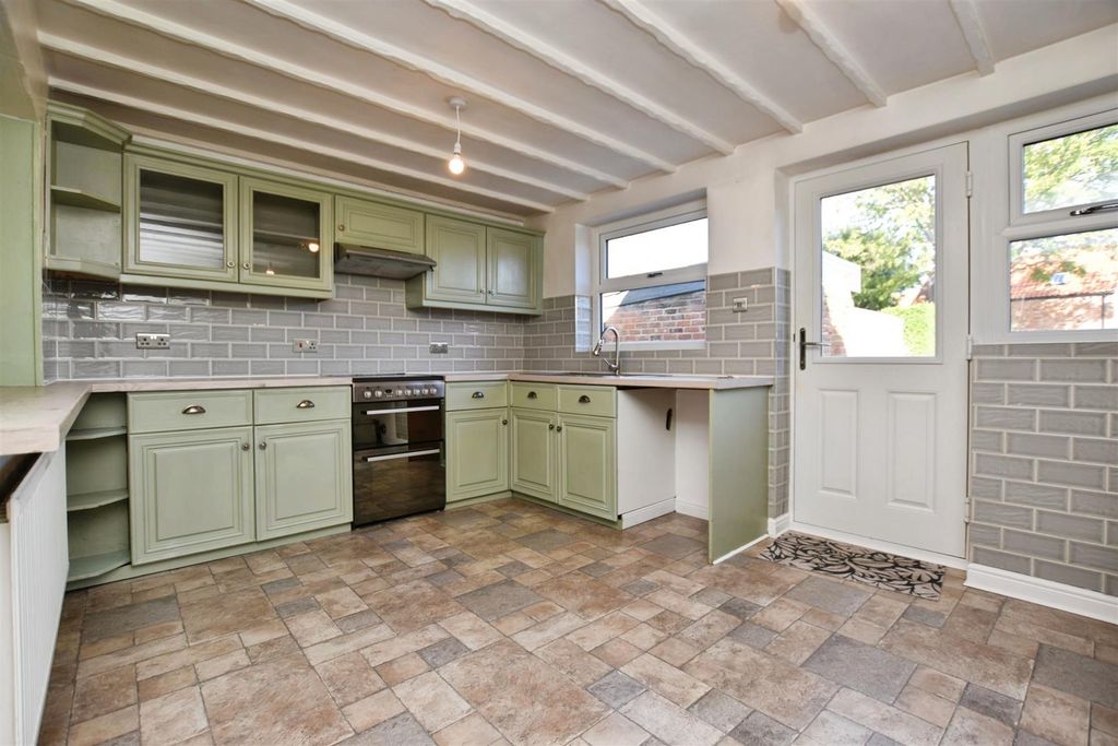 Property photo 3 of 22 Breakfast Kitchen