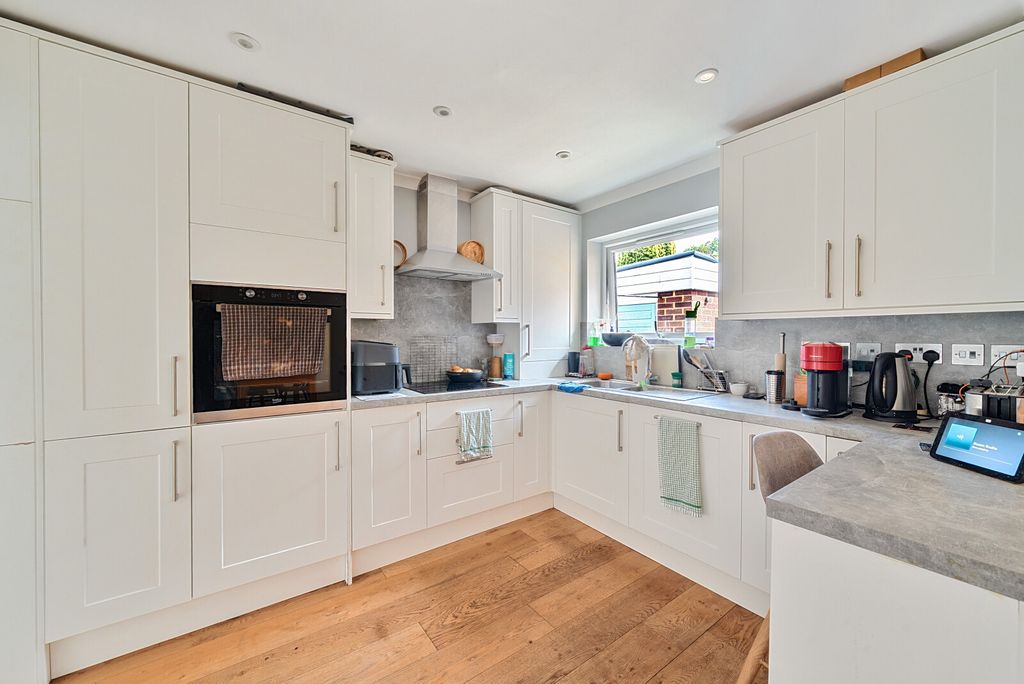 Property photo 3 of 16 Kitchen