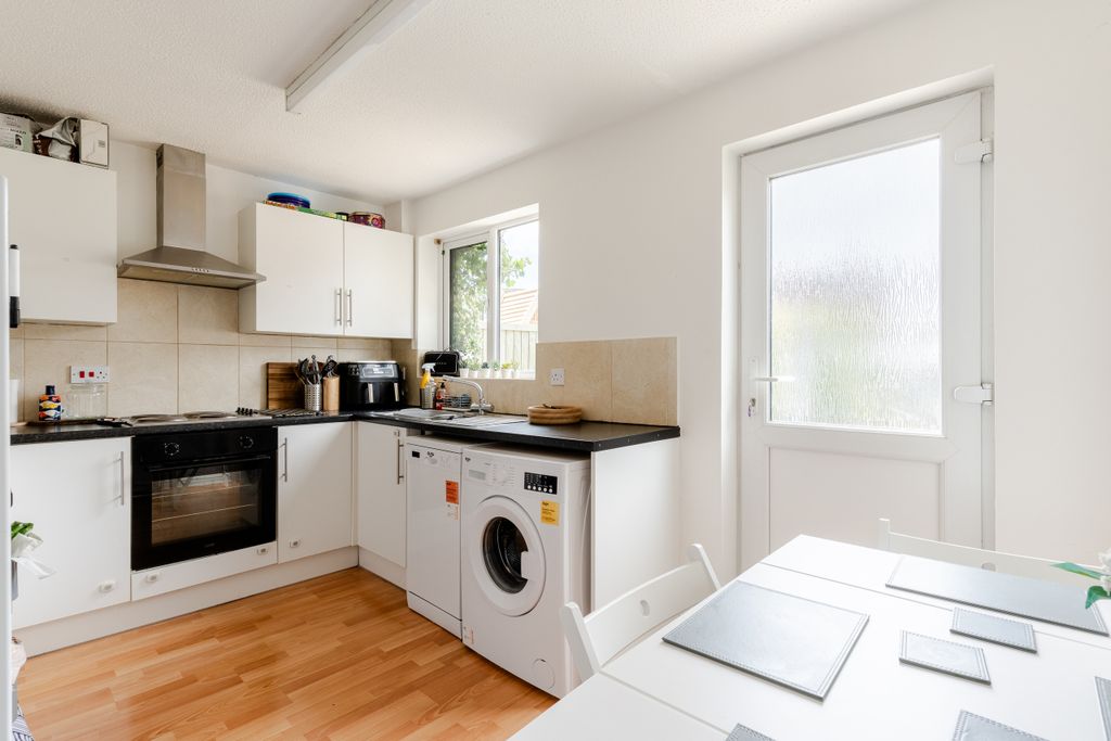 Property photo 3 of 11 A7409985-Hdr-4