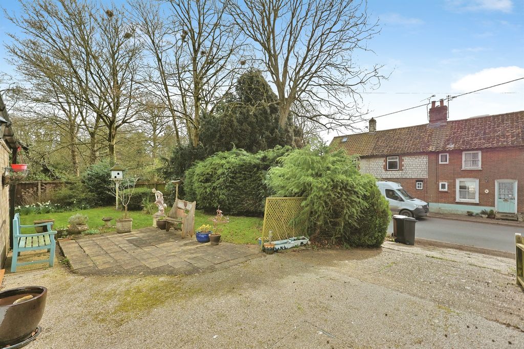 Property photo 2 of 18