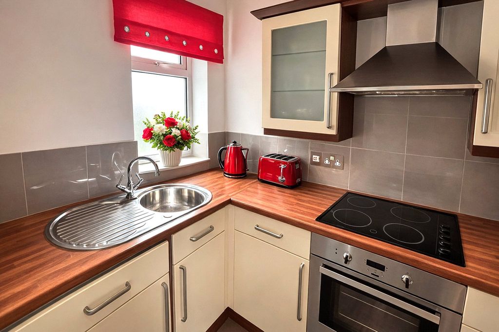 Property photo 3 of 19 Kitchen