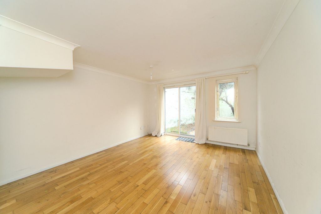 Property photo 3 of 15 Photo