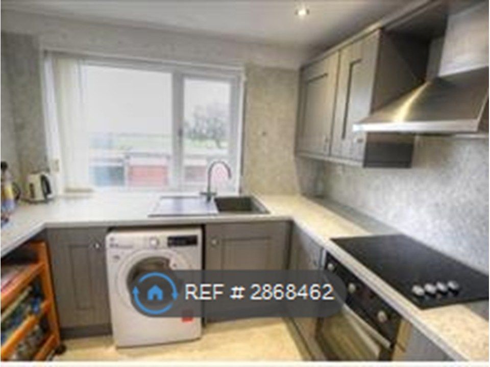 Property photo 3 of 6 Kitchen