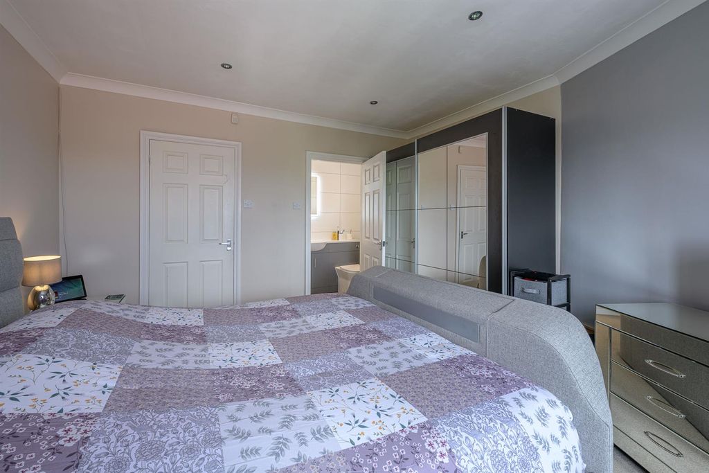 Additional image 18 of 4 bed semi-detached house for saleAmblecote Road, Brierley Hill DY5