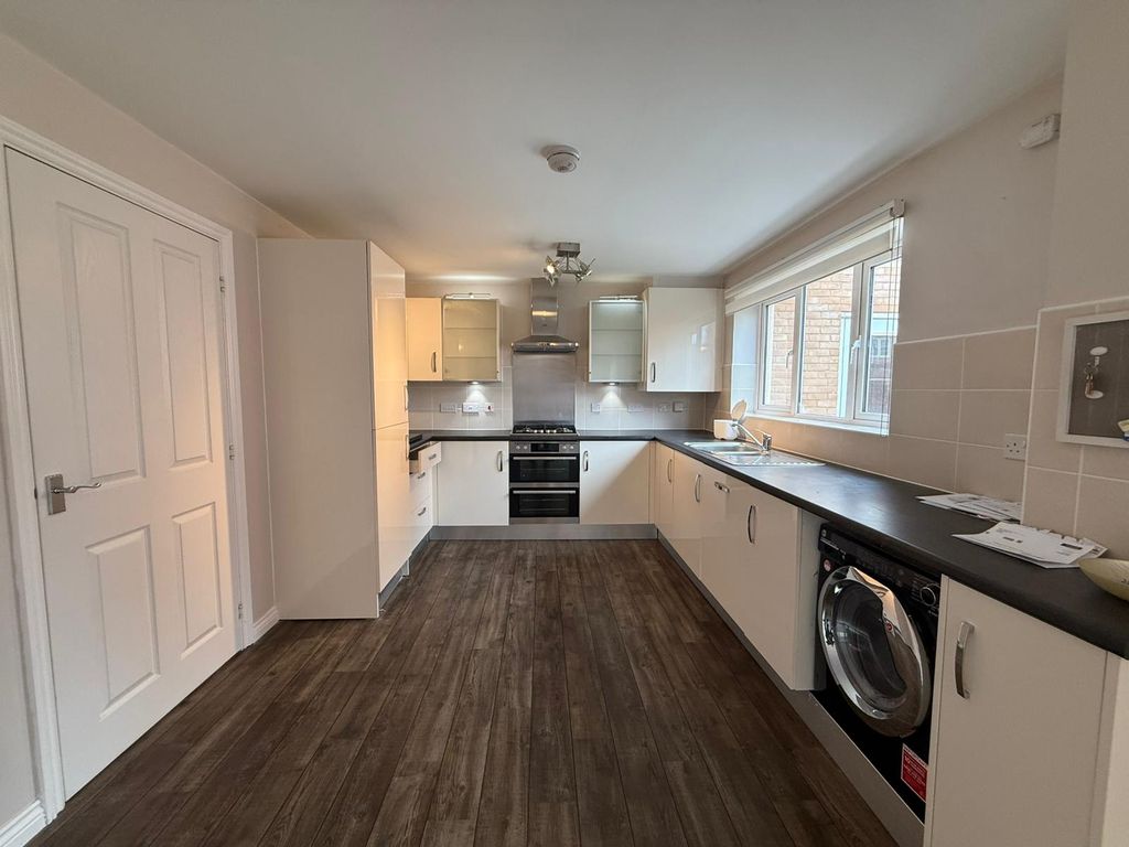 Property photo 2 of 33
