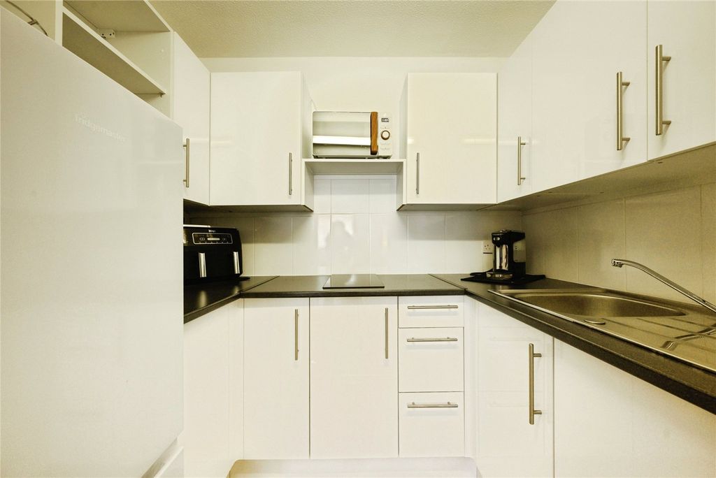 Property photo 2 of 10 Kitchen