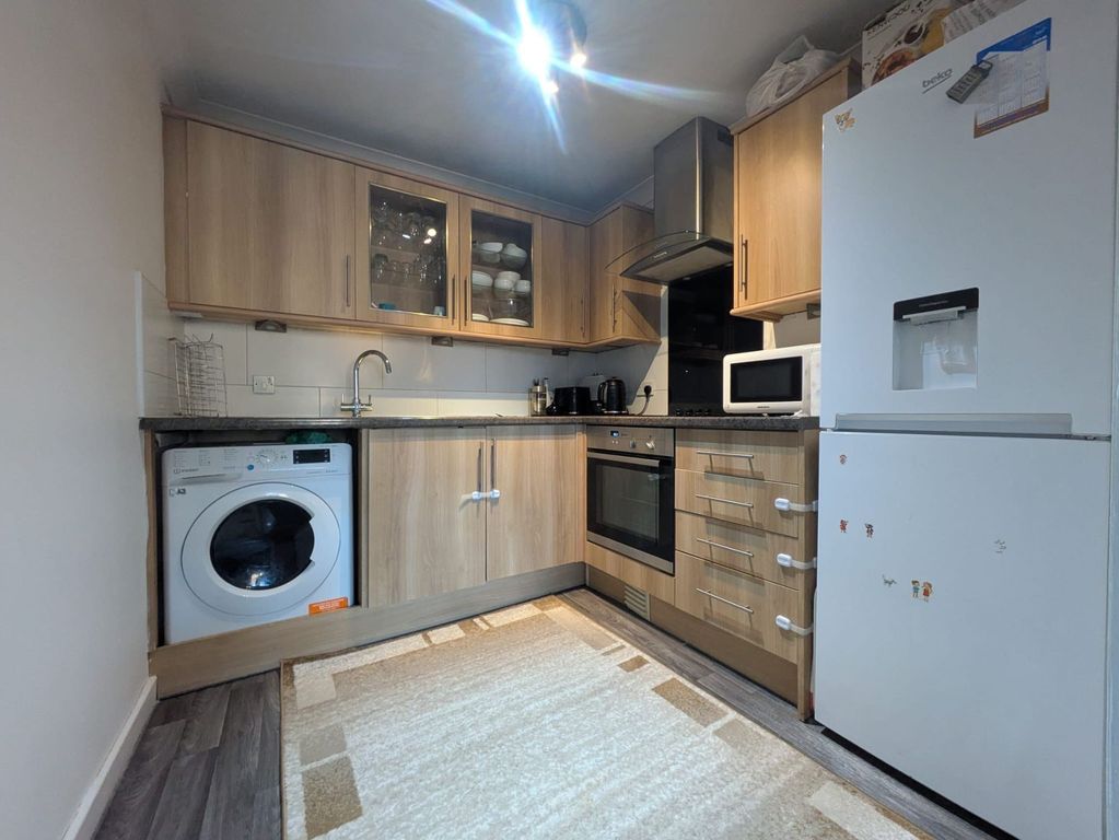 Property photo 2 of 7 Kitchen