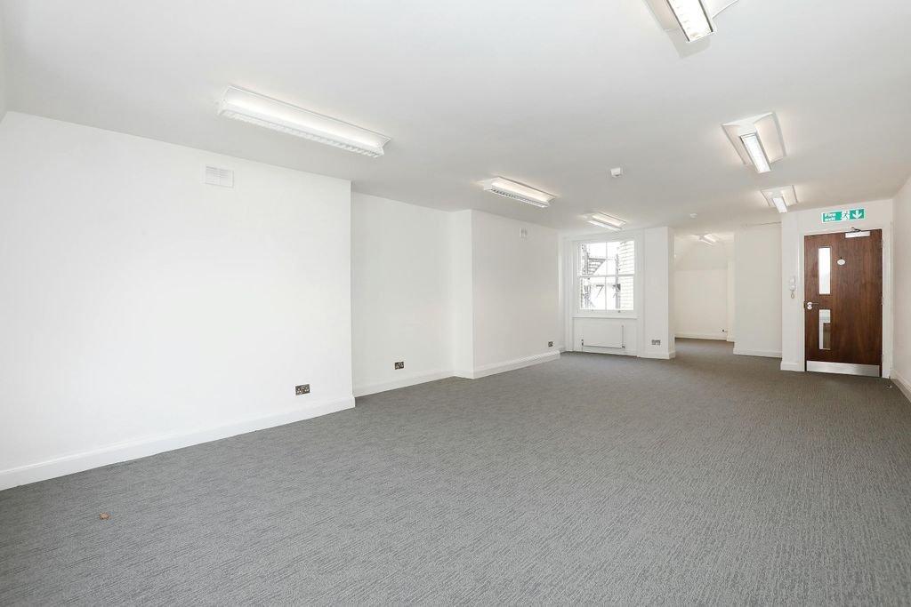 Property photo 2 of 7 00023401-Main-4.Jpg