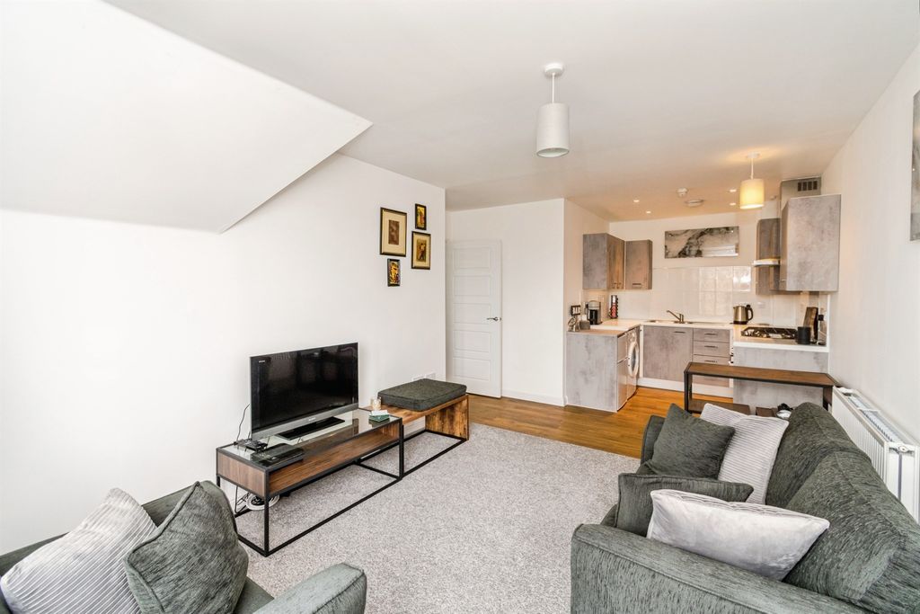 Property photo 3 of 18