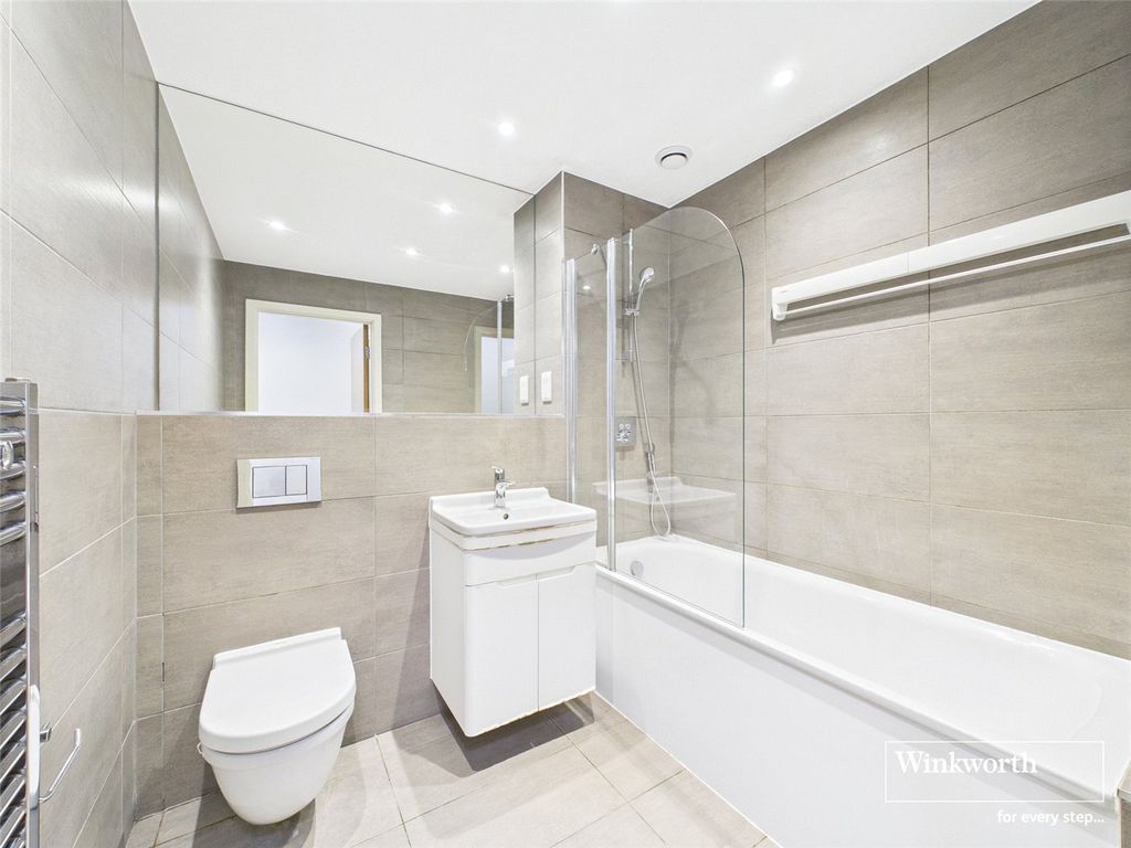 Property photo 3 of 12 Family Bathroom