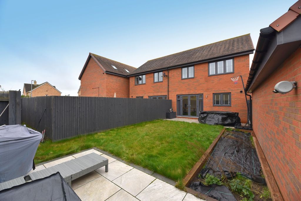 Property photo 2 of 23