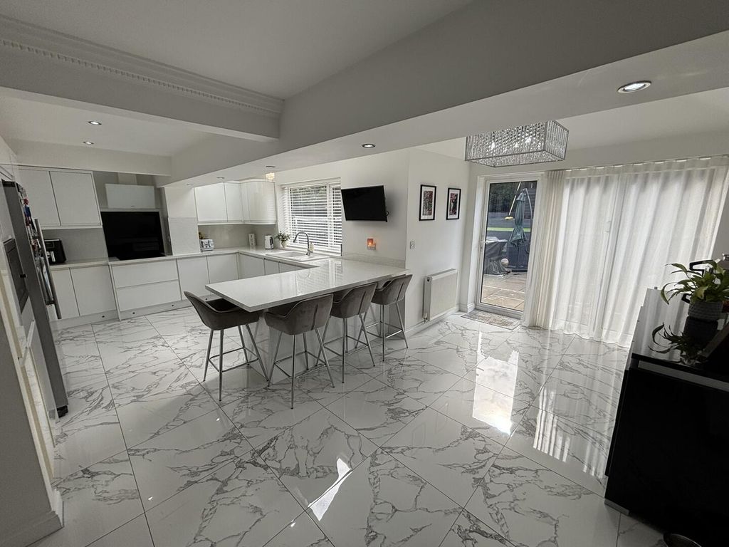 Property photo 3 of 16 Kitchen