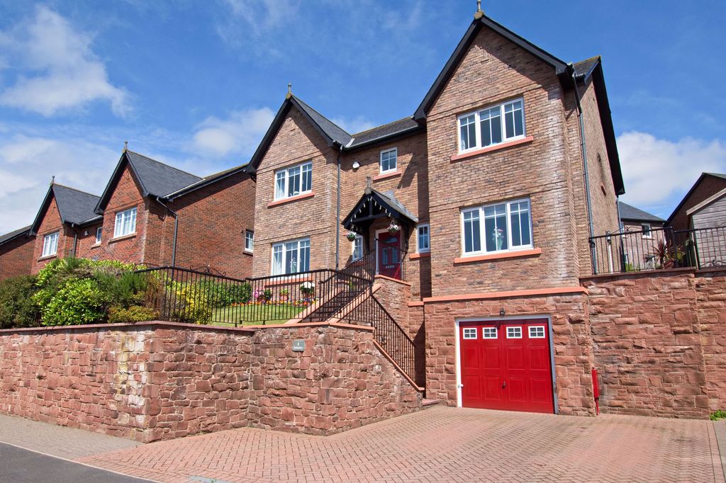 Property photo 2 of 33