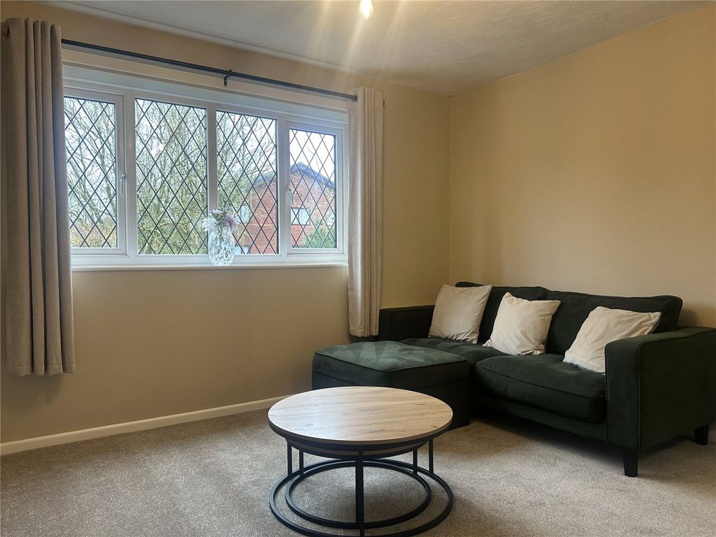 Property photo 3 of 12 Lounge