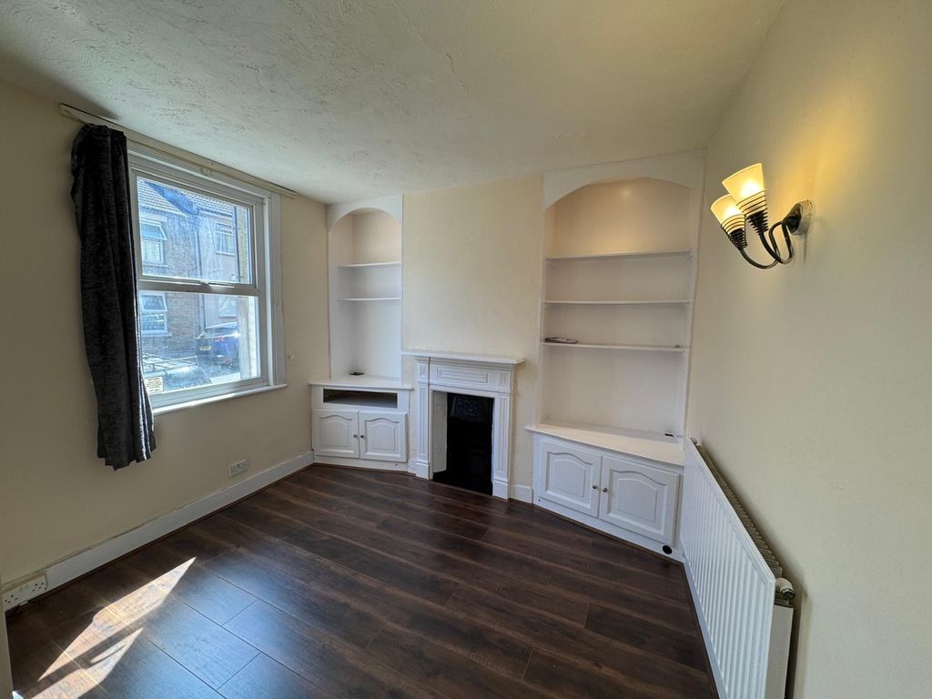 Property photo 2 of 7 Photo 4